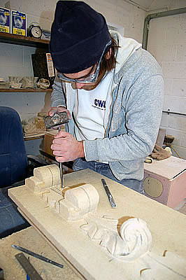 Oli working Gablet Crocket